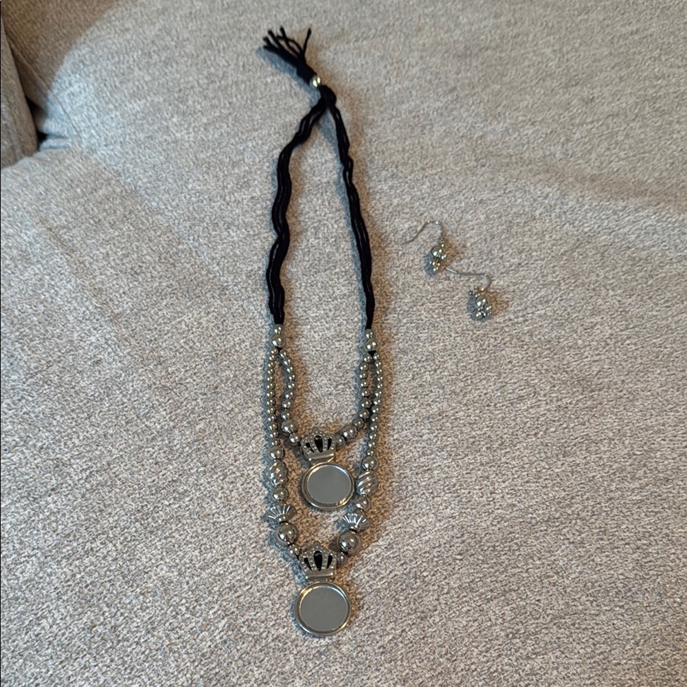 Elegant Silver Necklace and Earring Set